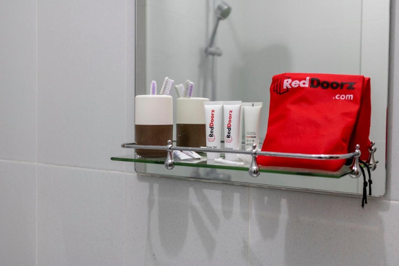 Reddoorz Hostel @ Manado Green Hostel Bagian luar foto